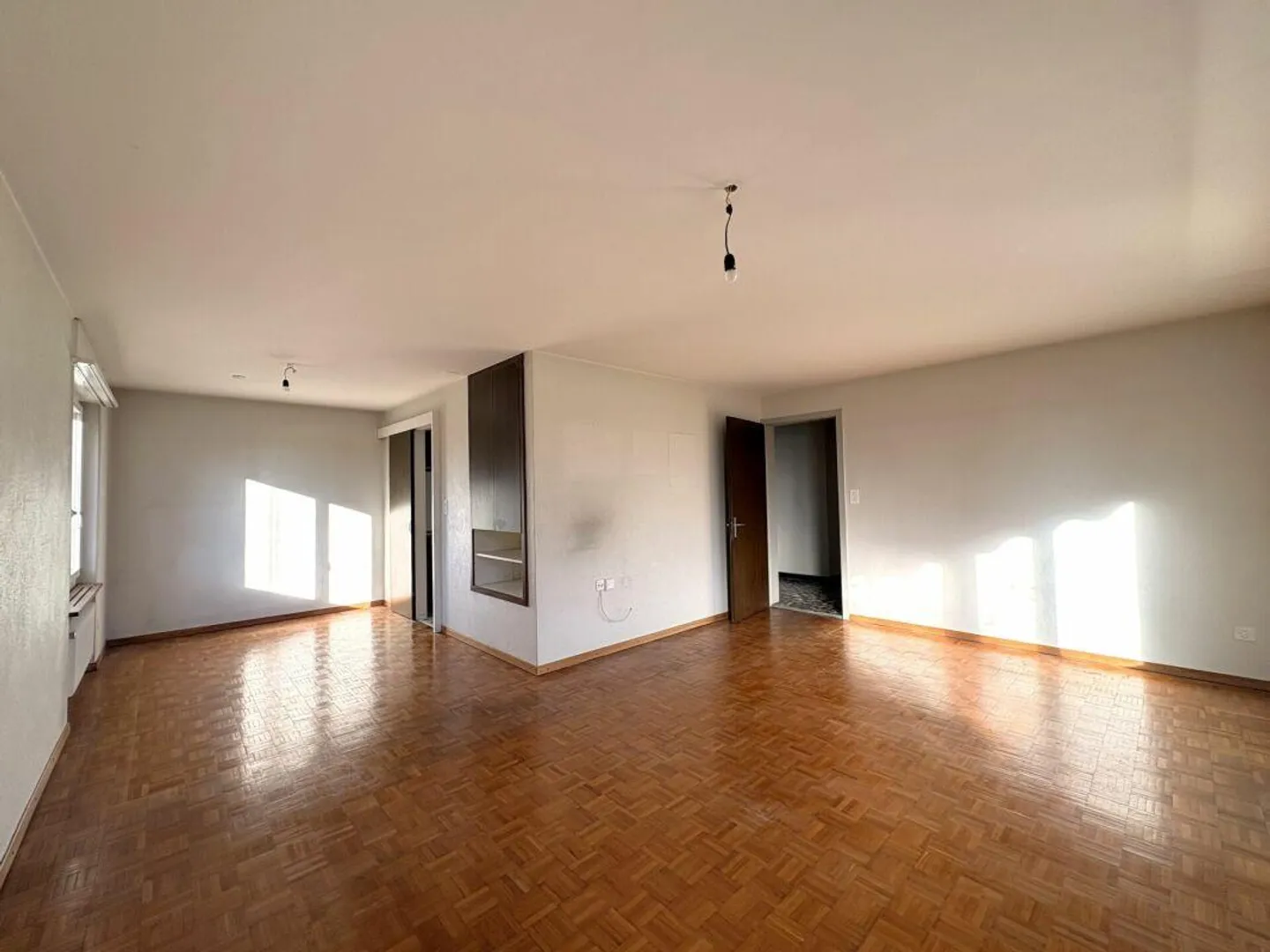 Renovationsbedürftiges Einfamilienhaus mit viel Potenzial und gross... - Photo 3 sur 13