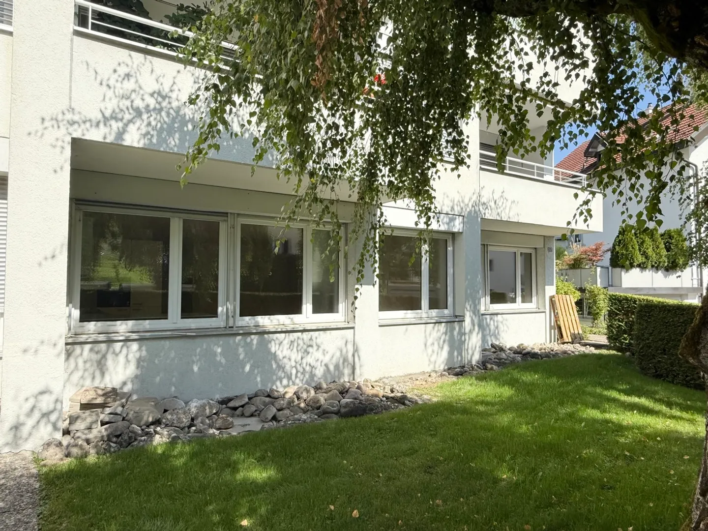 Freshly renovated - nearly new 4.5-room ground floor apartment in Horgen! - Photo 1 of 10