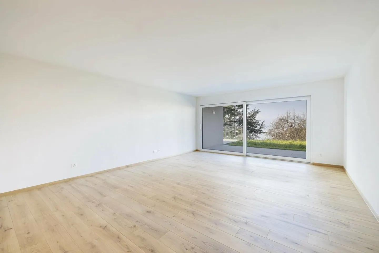 Beautiful new 4.5 room apartment with garden terrace - Photo 1 of 12