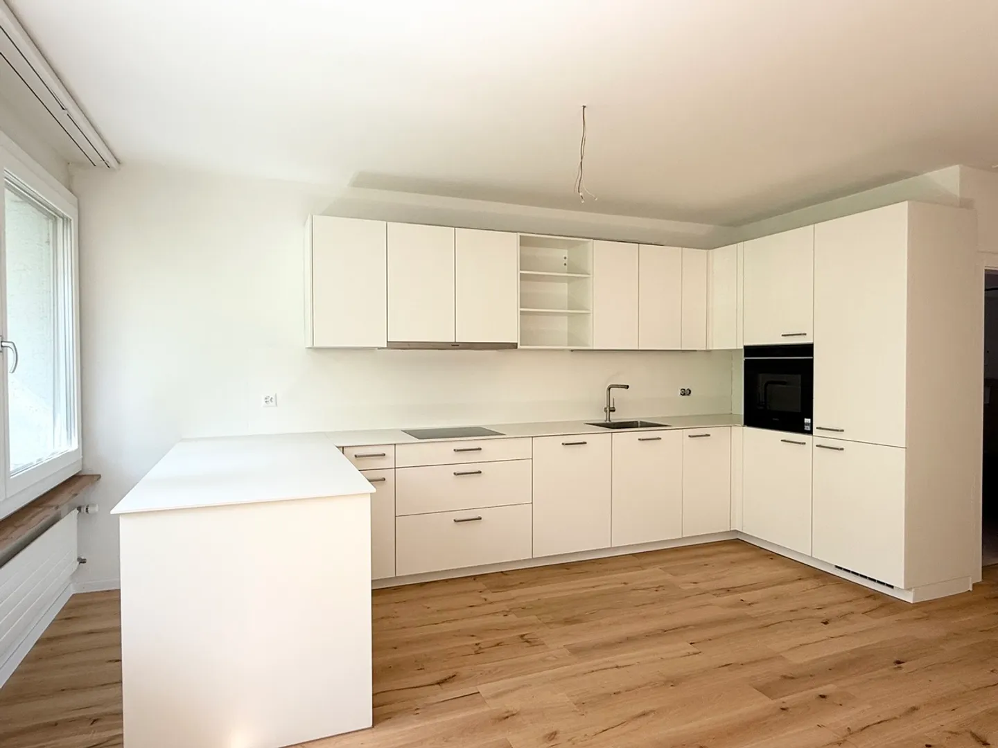 Freshly renovated - nearly new 4.5-room ground floor apartment in Horgen! - Photo 3 of 10