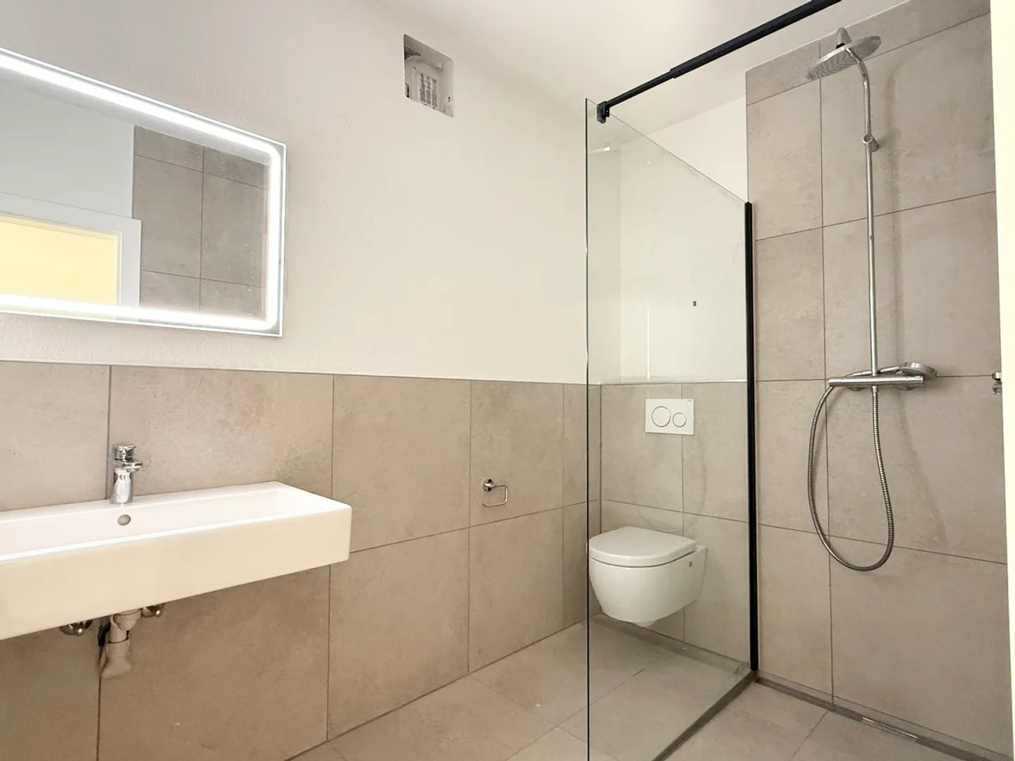 Freshly renovated - nearly new 4.5-room ground floor apartment in Horgen! - Photo 5 of 10