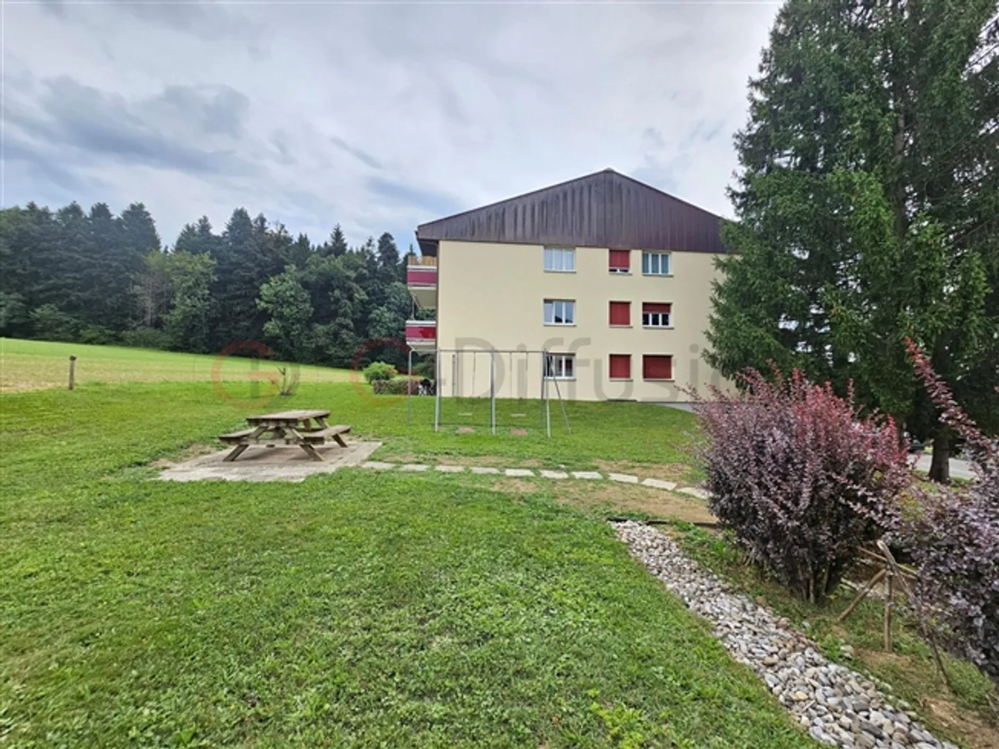 Magnifique appartement de 2,5 pièces rénové - Photo 2 sur 6