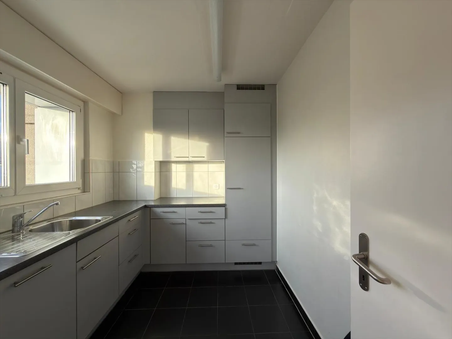 Appartement 4 pièces avec vue sur l'Aare - Lyss-Strasse 75, 2560 Nidau - Photo 3 sur 11