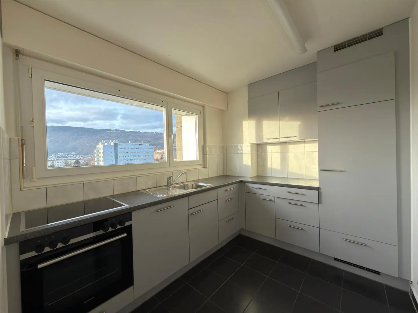 Appartement 4 pièces avec vue sur l'Aare - Lyss-Strasse 75, 2560 Nidau - Photo 4 sur 11