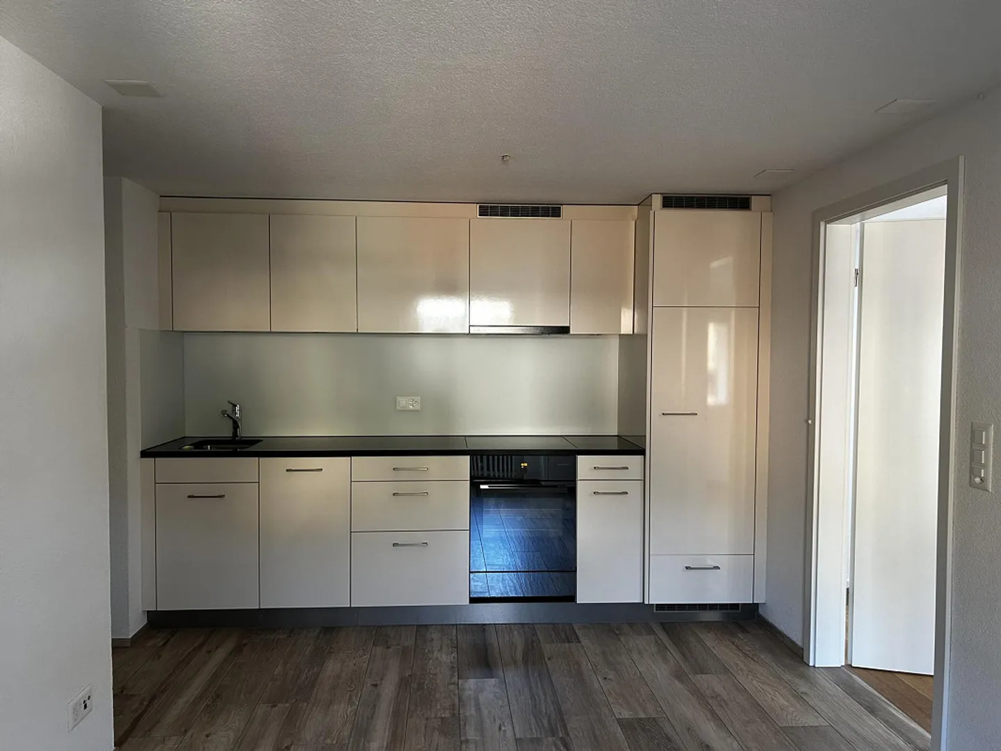 Appartement lumineux et confortable de 2 pièces au-dessus de Schwyz - Photo 1 sur 5