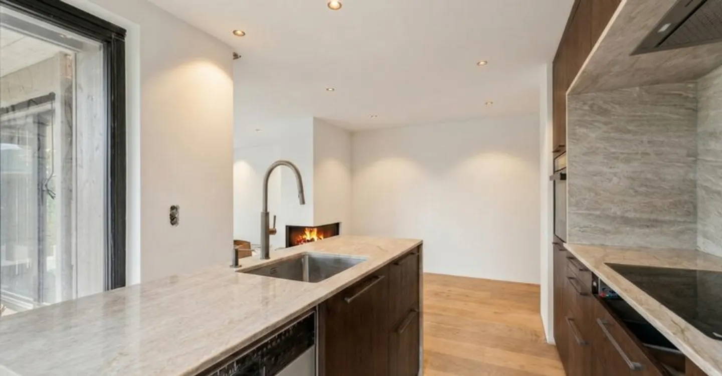 New 2.5-room apartment 150 m from the lifts - Photo 1 of 6