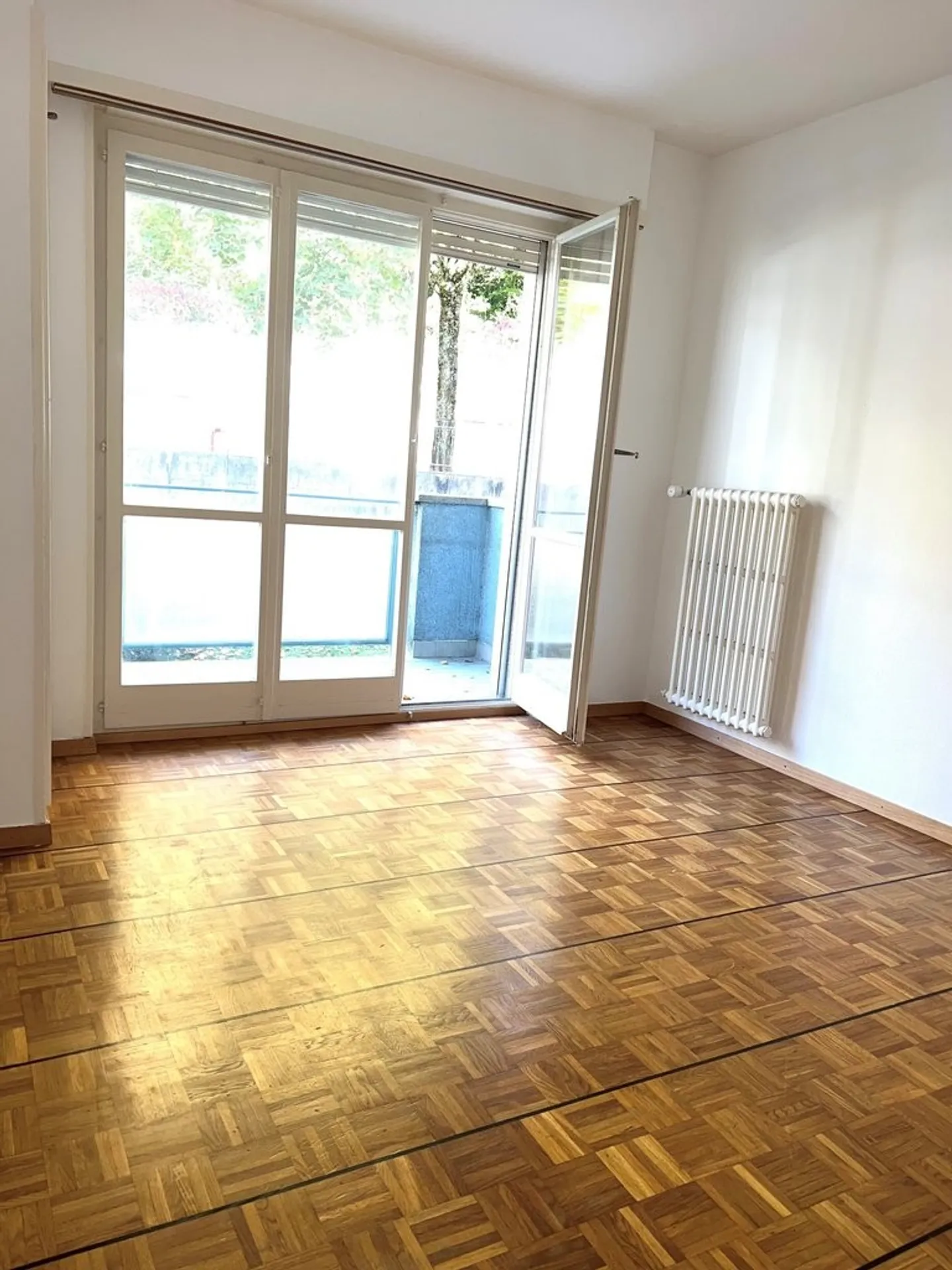 Vallombreuse District - 2 rooms in a quiet area - Photo 2 of 6