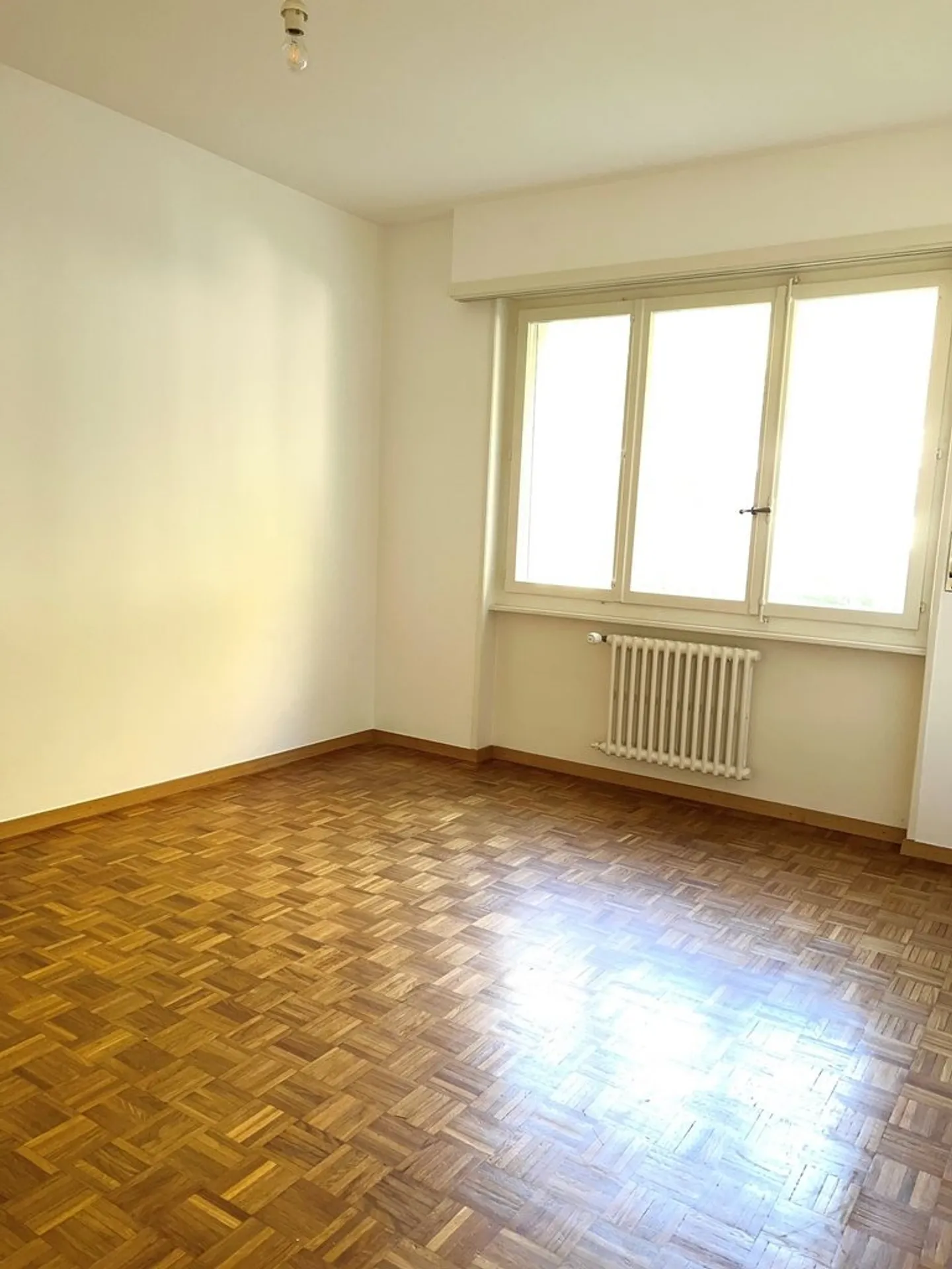 Vallombreuse District - 2 rooms in a quiet area - Photo 4 of 6