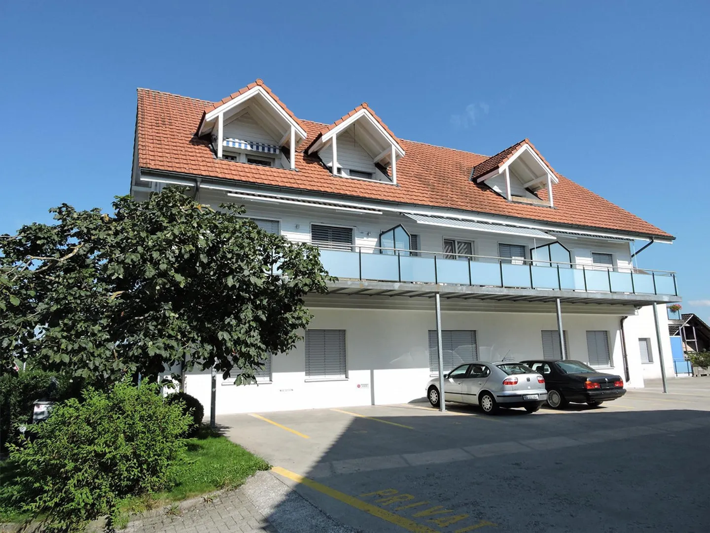 Free parking spaces at Dorfstrasse 13/17 in 6222 Gunzwil - Photo 1 of 1