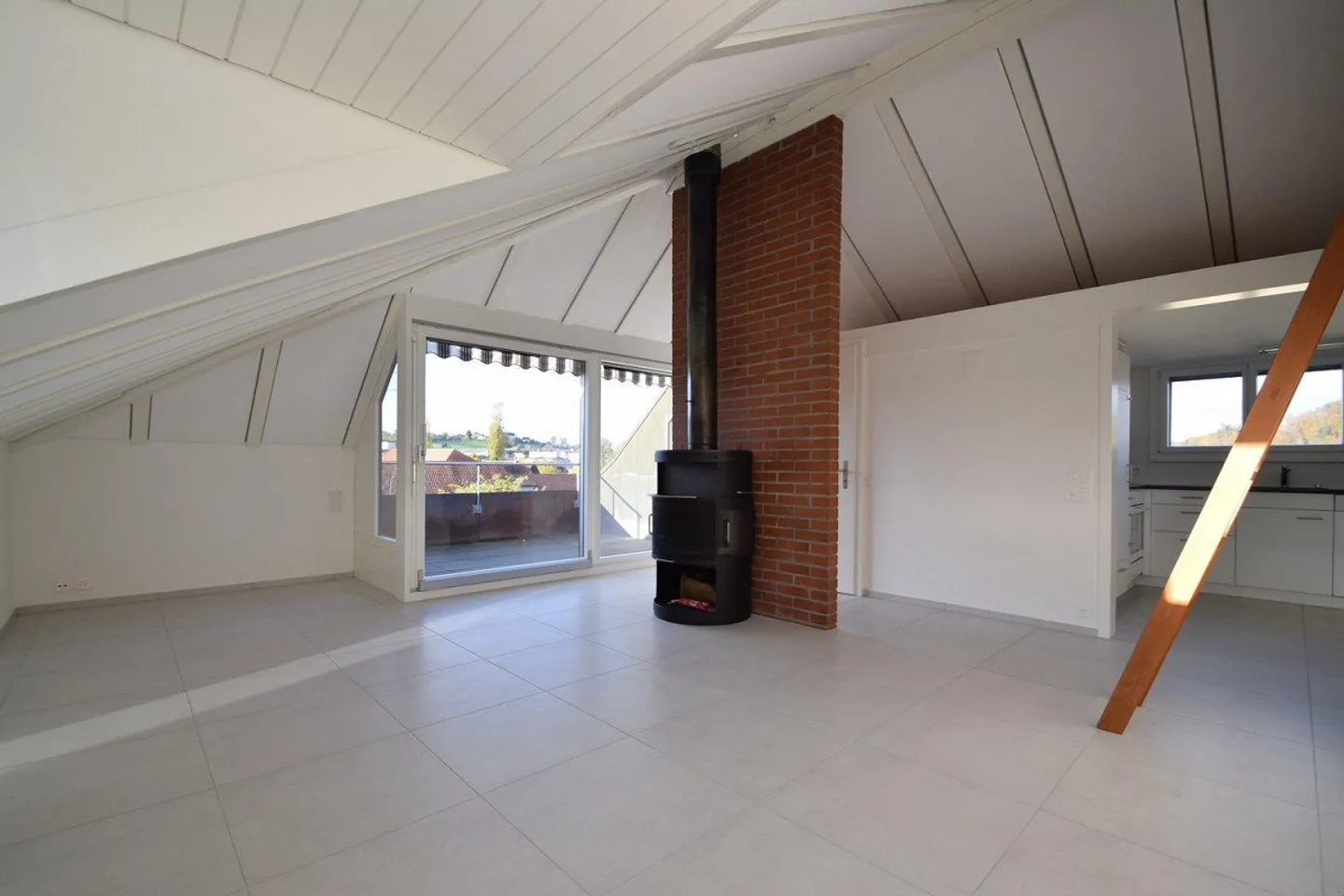 The ideal apartment for singles and young at heart - Photo 10 of 13