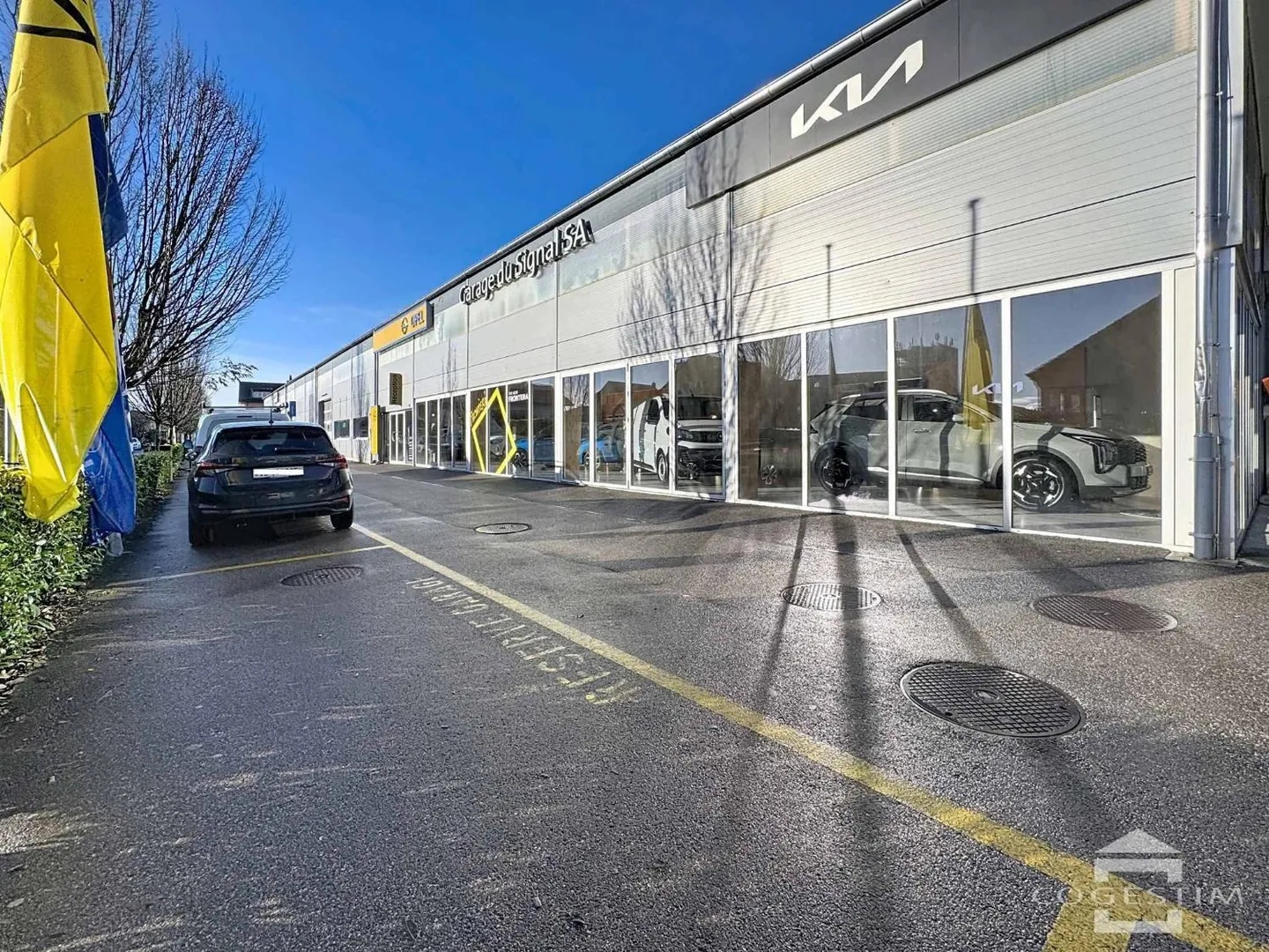 Espace industriel avec parking - Photo 3 sur 13