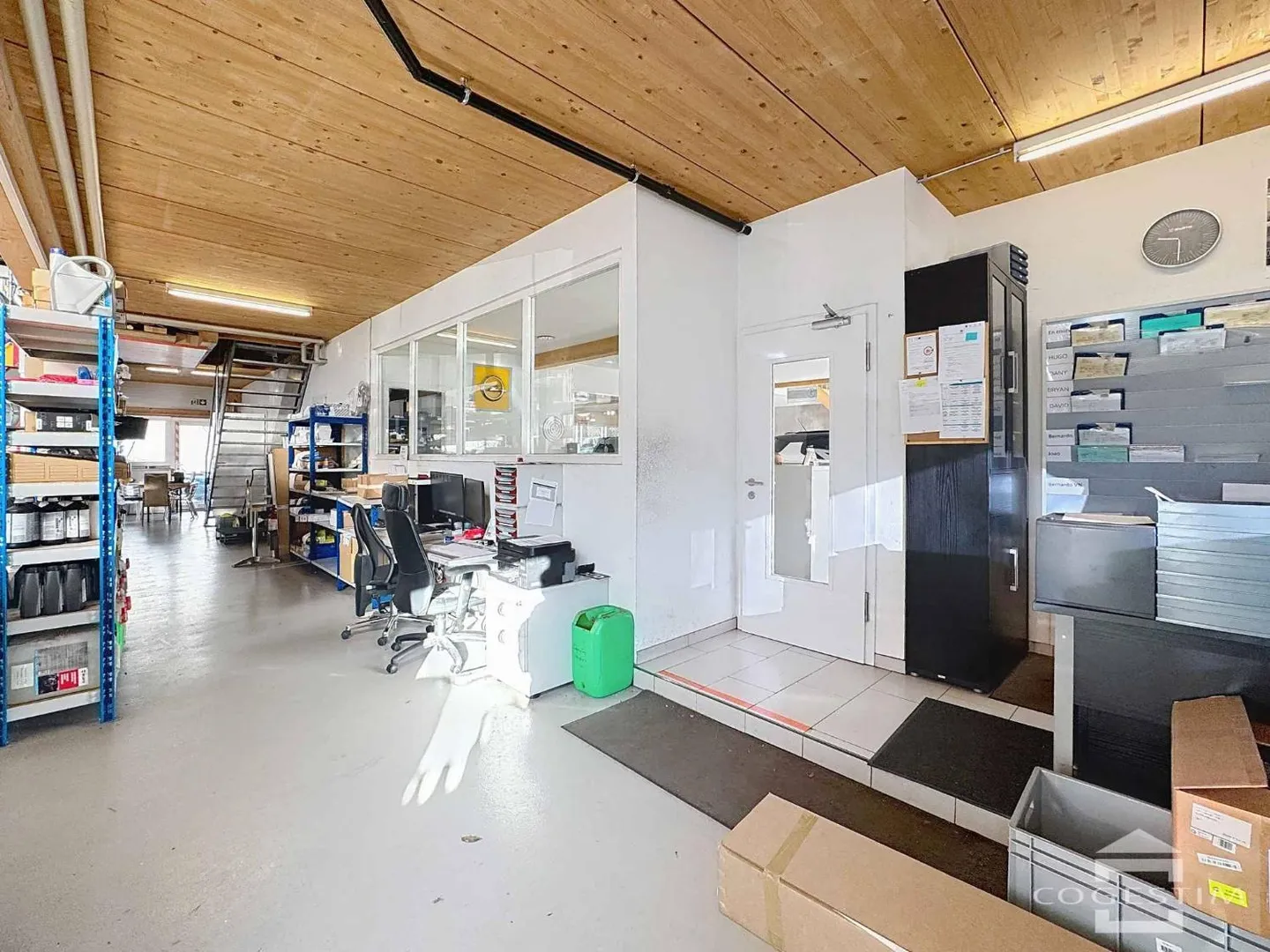 Espace industriel avec parking - Photo 9 sur 13