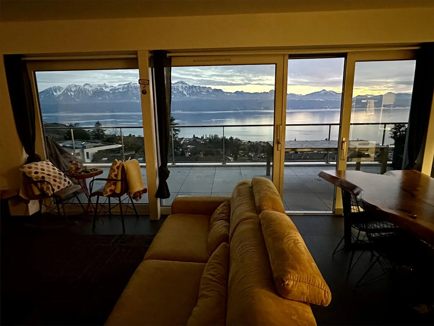 Modernes 4,5-Zimmer-Apartment mit atemberaubendem Seeblick – 3’8 - Foto 9 von 12