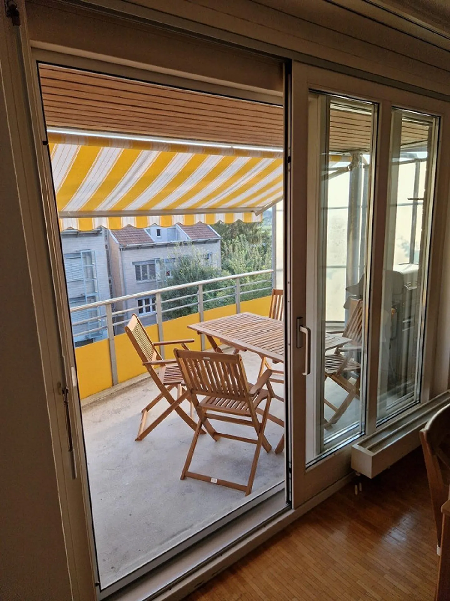 Belle appartement de 4,5 pièces à louer avec panorama alpin - Photo 2 sur 11