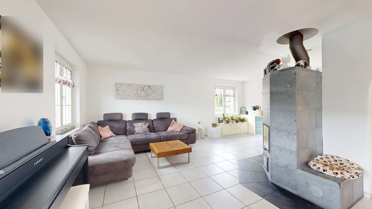 Luminoso appartamento unifamiliare di 4,5 stanze con sala hobby e bella vista - Foto 2 di 27