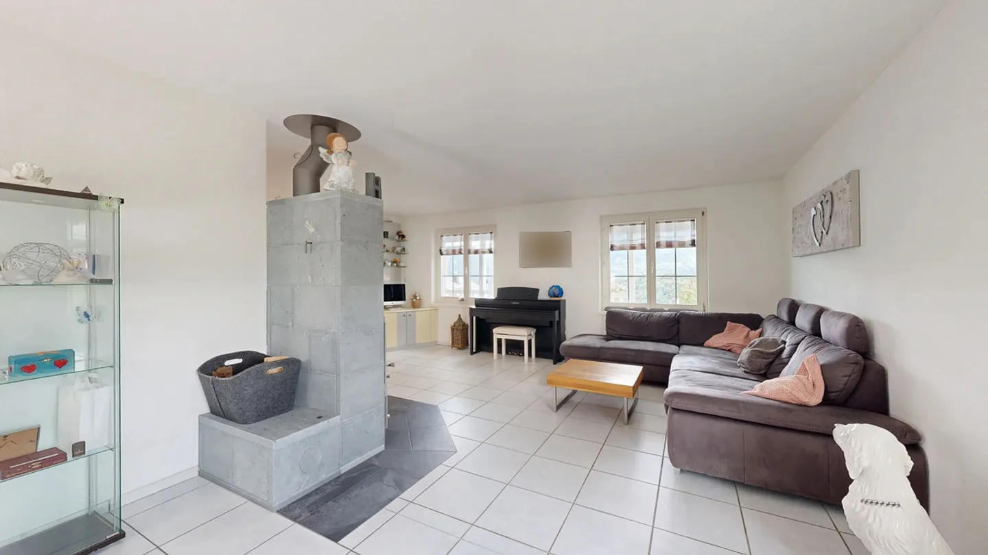 Luminoso appartamento unifamiliare di 4,5 stanze con sala hobby e bella vista - Foto 3 di 27