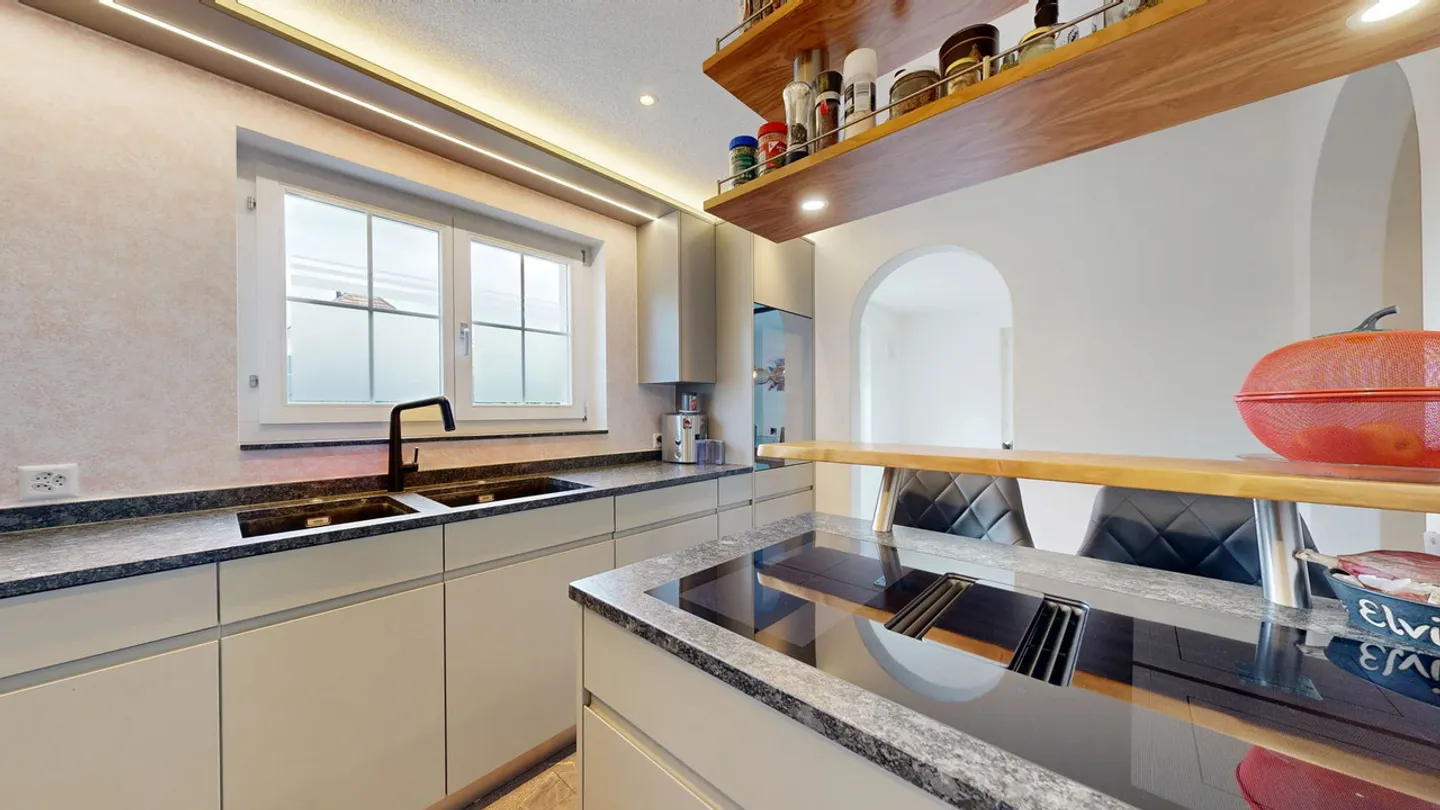 Luminoso appartamento unifamiliare di 4,5 stanze con sala hobby e bella vista - Foto 7 di 27