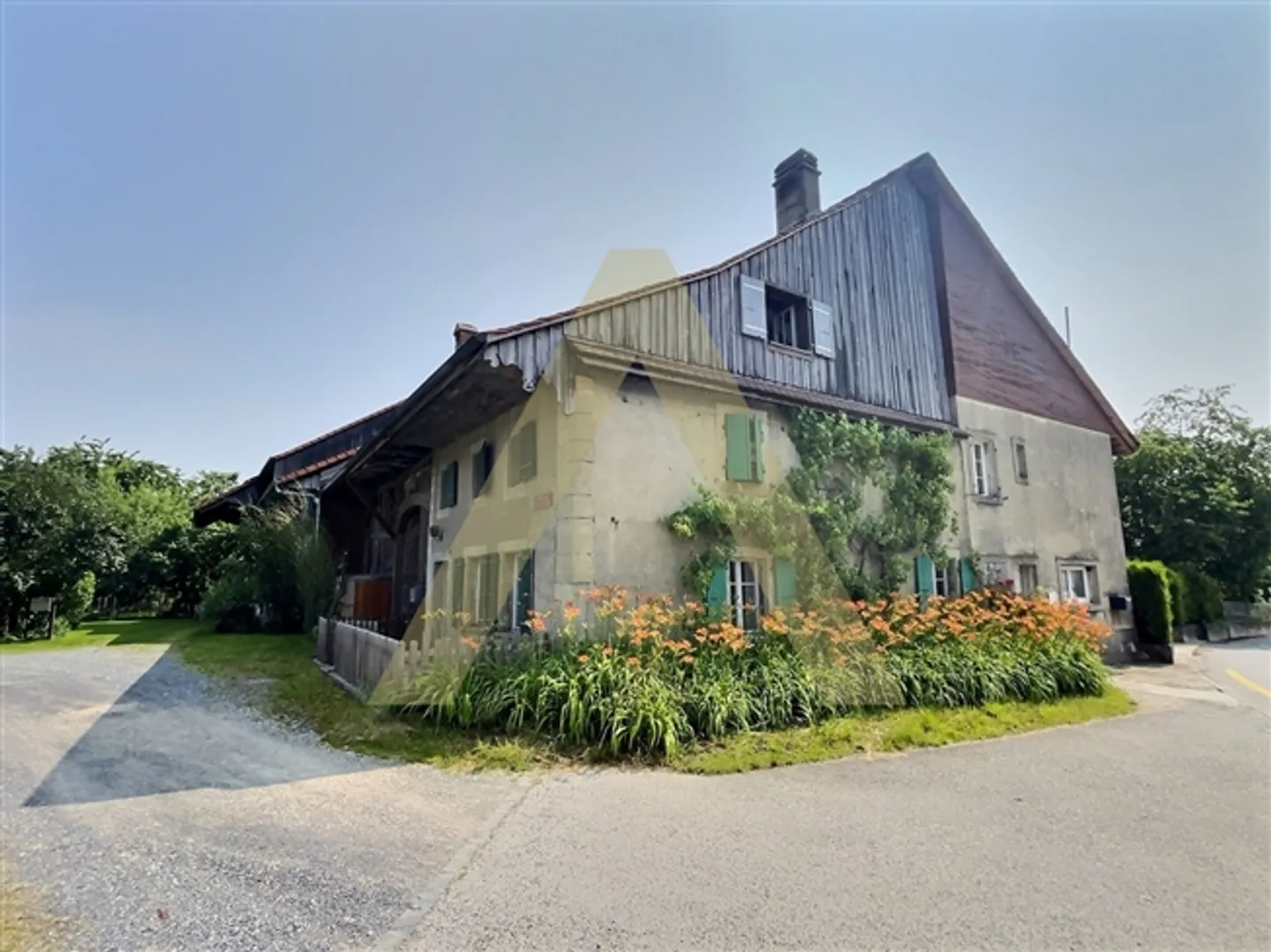 Casa di villaggio con grande potenziale - Foto 1 di 9