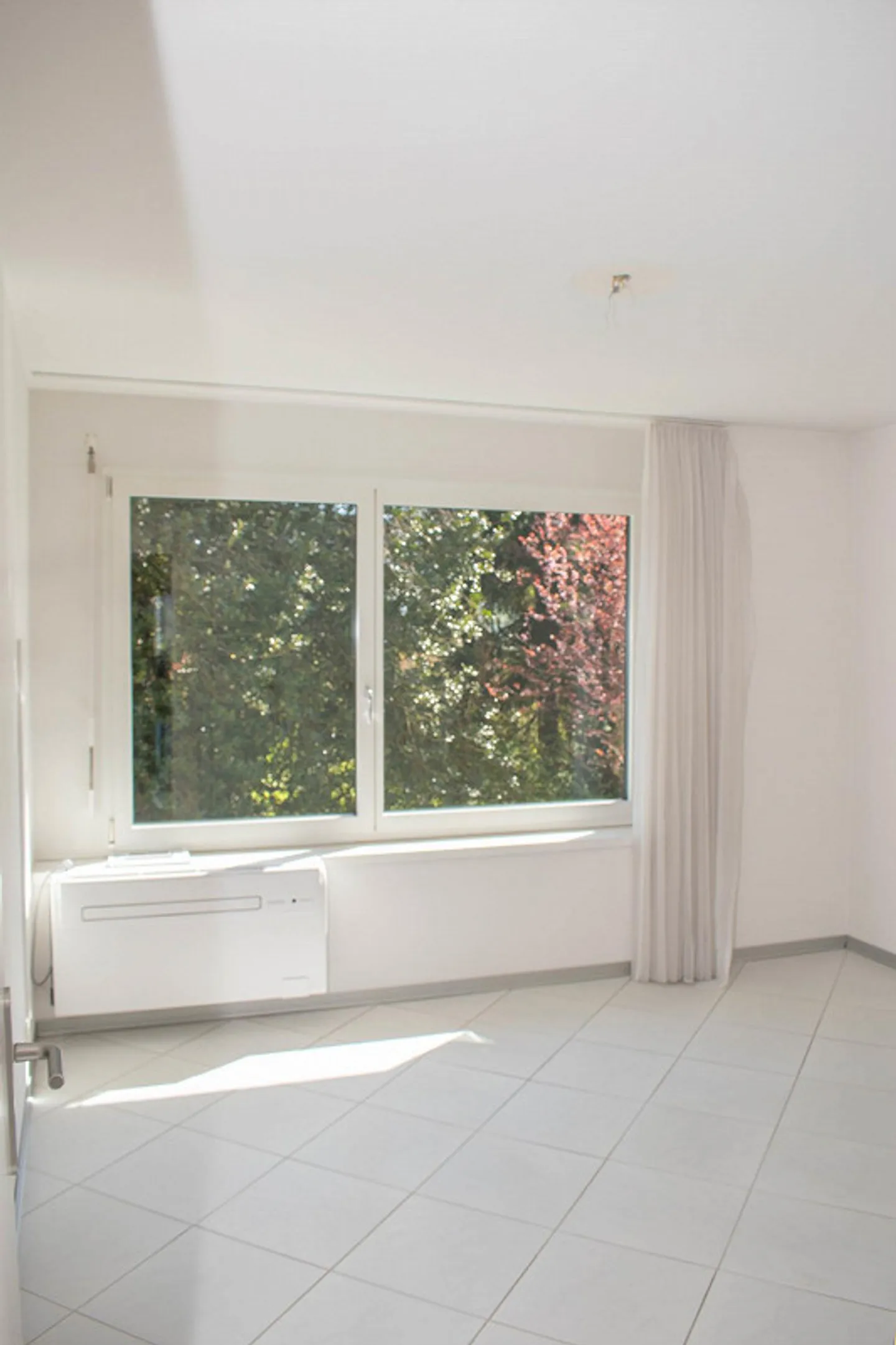 Charmante appartement de 4,5 pièces avec vue sur la montagne et le lac à Herrliberg - Photo 7 sur 7