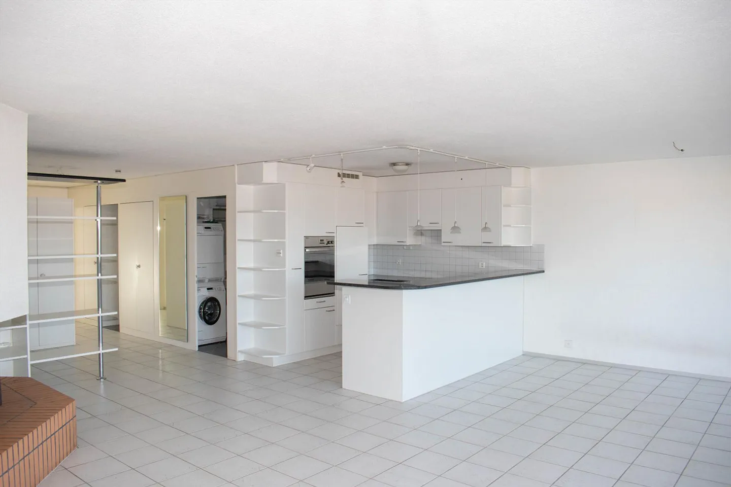 Charmante appartement de 4,5 pièces avec vue sur la montagne et le lac à Herrliberg - Photo 3 sur 7