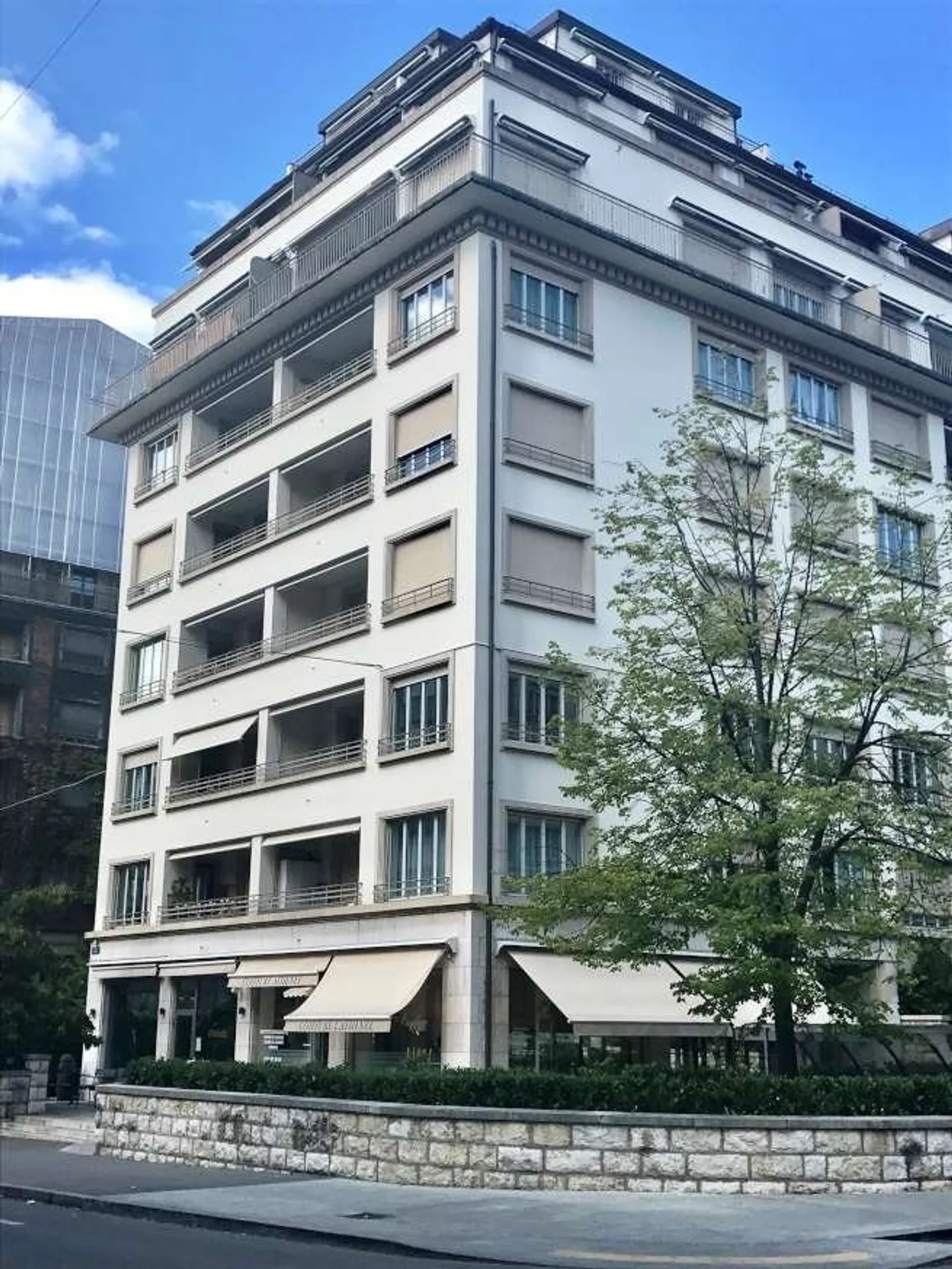 Spacieux 2.5 pièces à louer dans un immeuble récemment rénové - Photo 1 sur 5