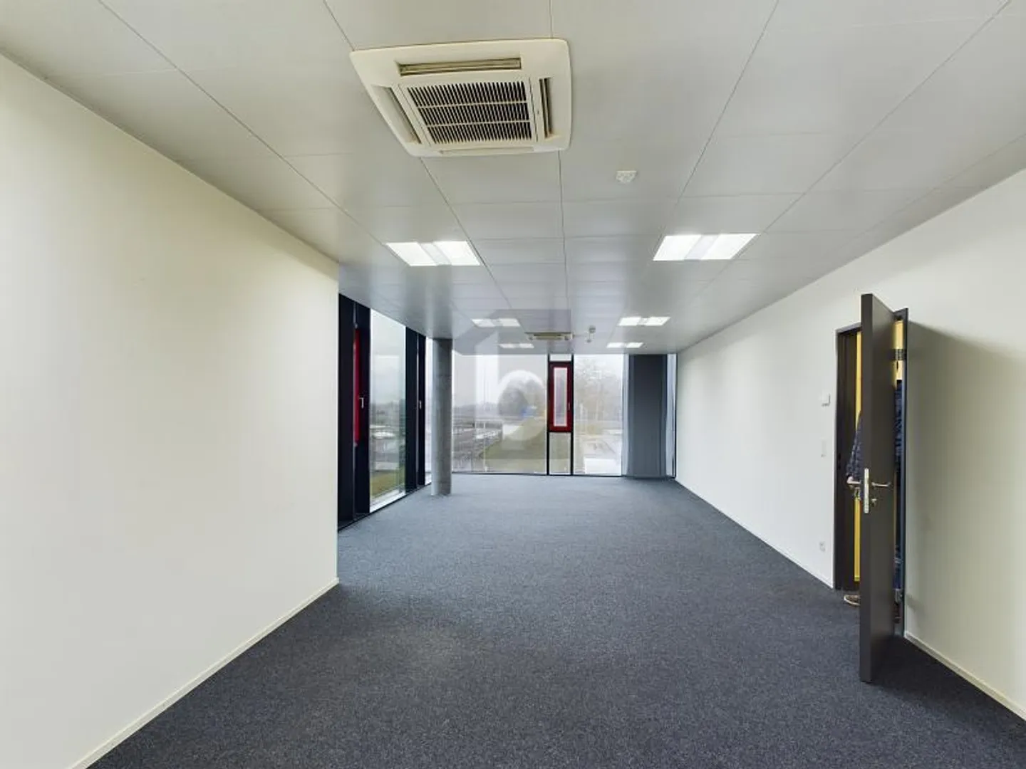 MODERN, BRIGHT SPACES - Photo 2 of 6