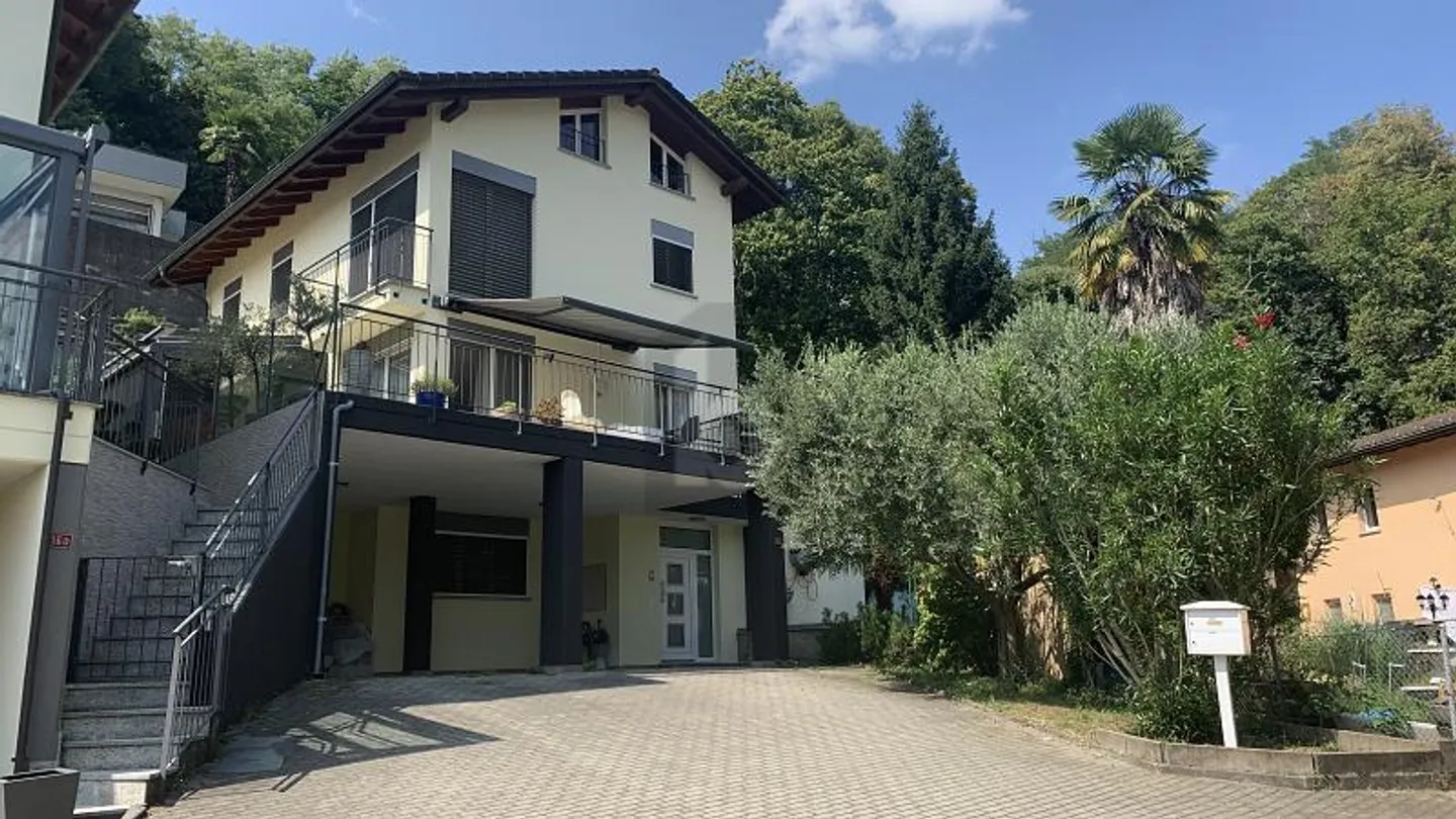 Casa spaziosa con giardino - Foto 1 di 6