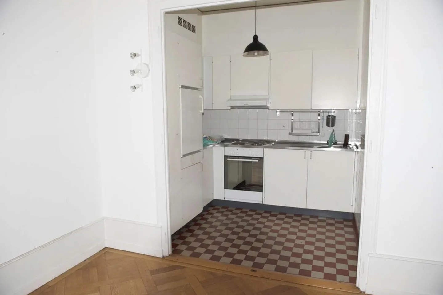 Spacieux 2.5 pièces à louer dans un immeuble récemment rénové - Photo 4 sur 5