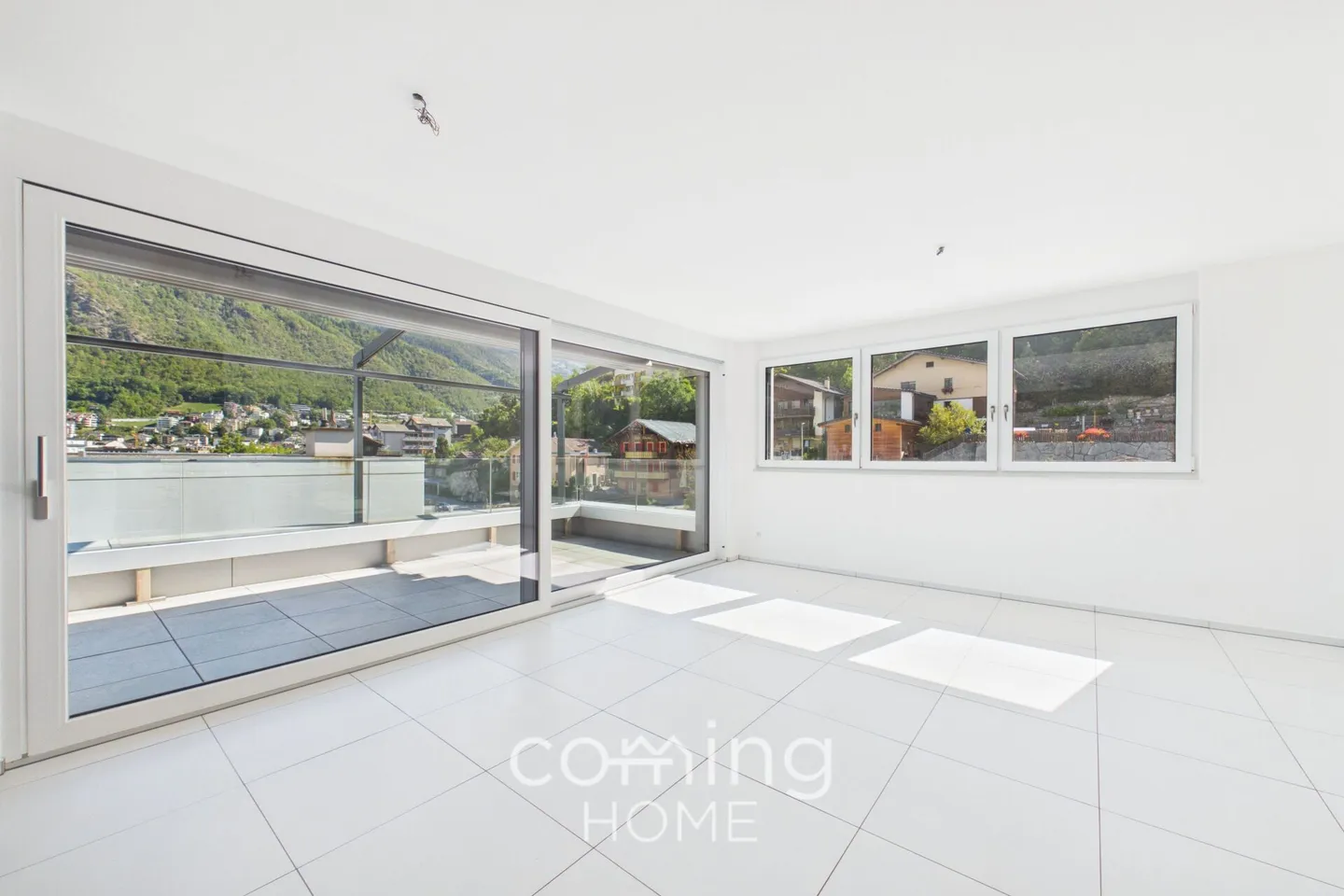 Sunny 3.5-room penthouse apartment in Visp with spacious terrace - Photo 1 of 12