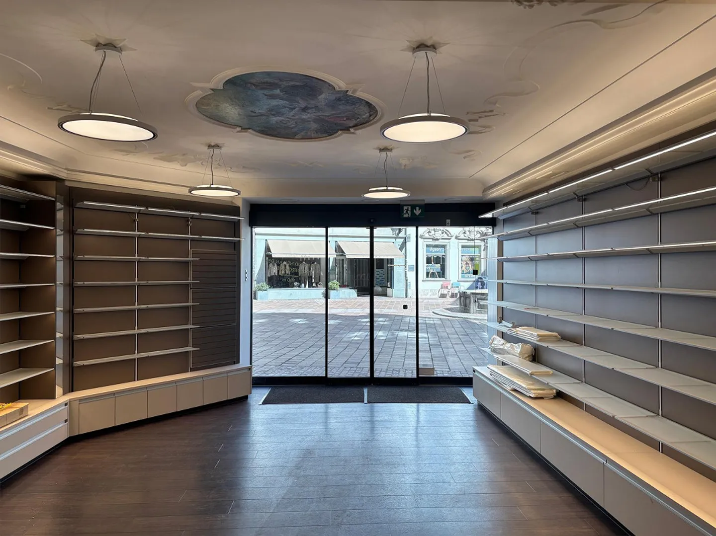 Espace de vente représentatif à louer dans un emplacement de choix à Schaffhouse - Photo 5 sur 9