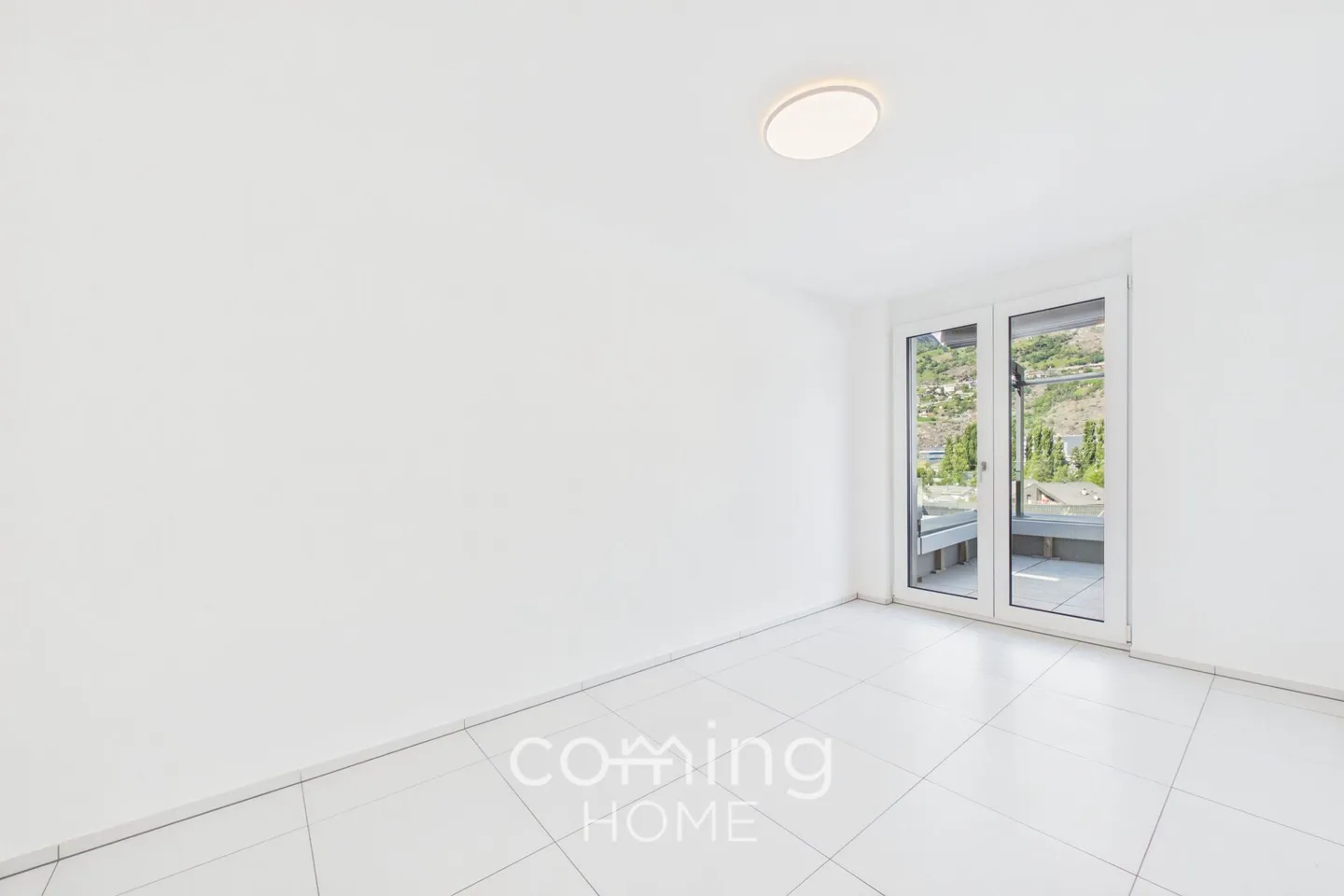 Sunny 3.5-room penthouse apartment in Visp with spacious terrace - Photo 8 of 12
