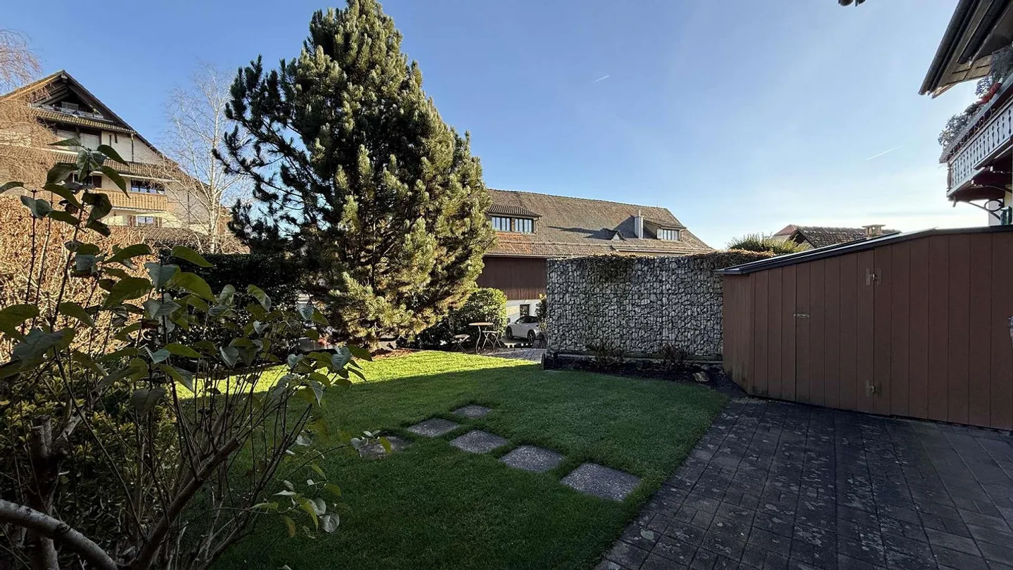 Incantevole appartamento maisonette di 5,5 stanze con grande giardino idilliaco - Foto 2 di 13