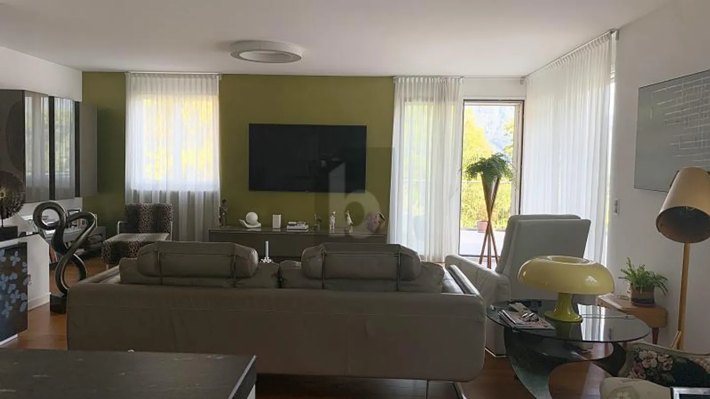 Casa spaziosa con giardino - Foto 5 di 6