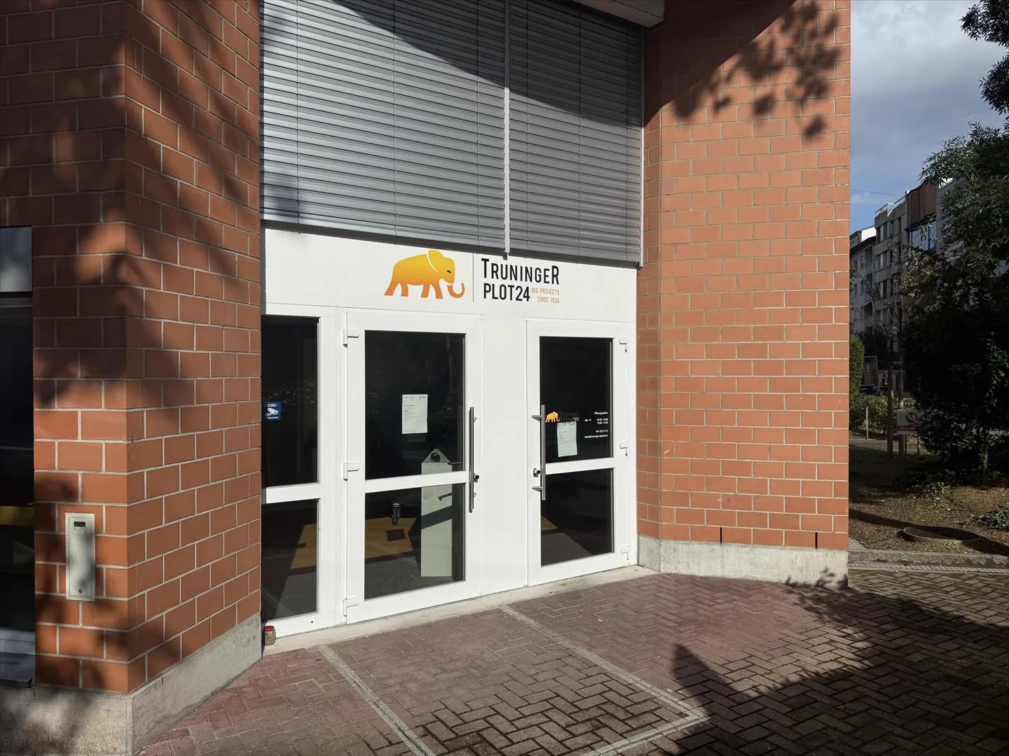 Espace commercial lumineux et polyvalent dans un emplacement central - Photo 2 sur 10