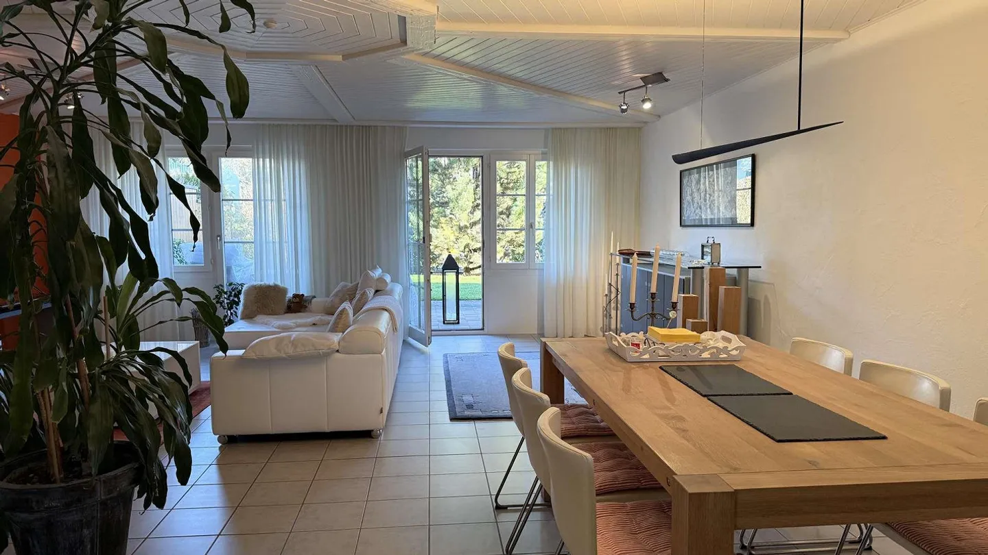 Incantevole appartamento maisonette di 5,5 stanze con grande giardino idilliaco - Foto 7 di 13