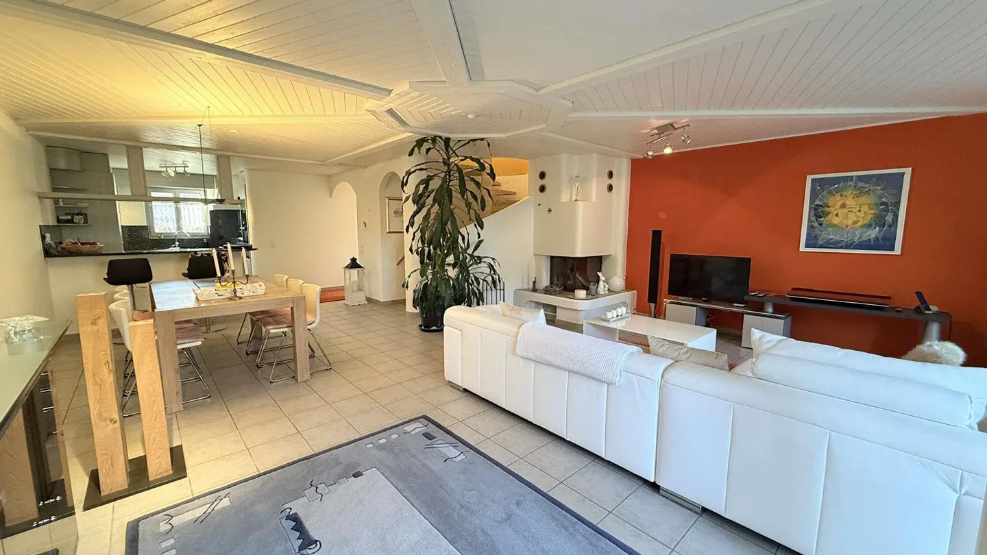 Incantevole appartamento maisonette di 5,5 stanze con grande giardino idilliaco - Foto 5 di 13