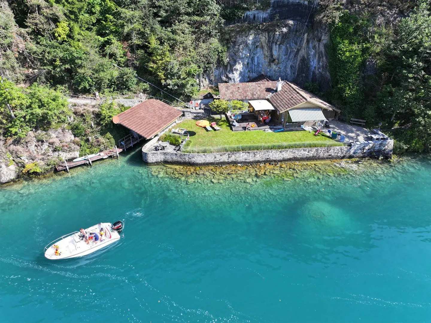 Seehaus am Thunersee mit Bootshaus & Motorboot (Ferienhaus) - Photo 3 sur 11