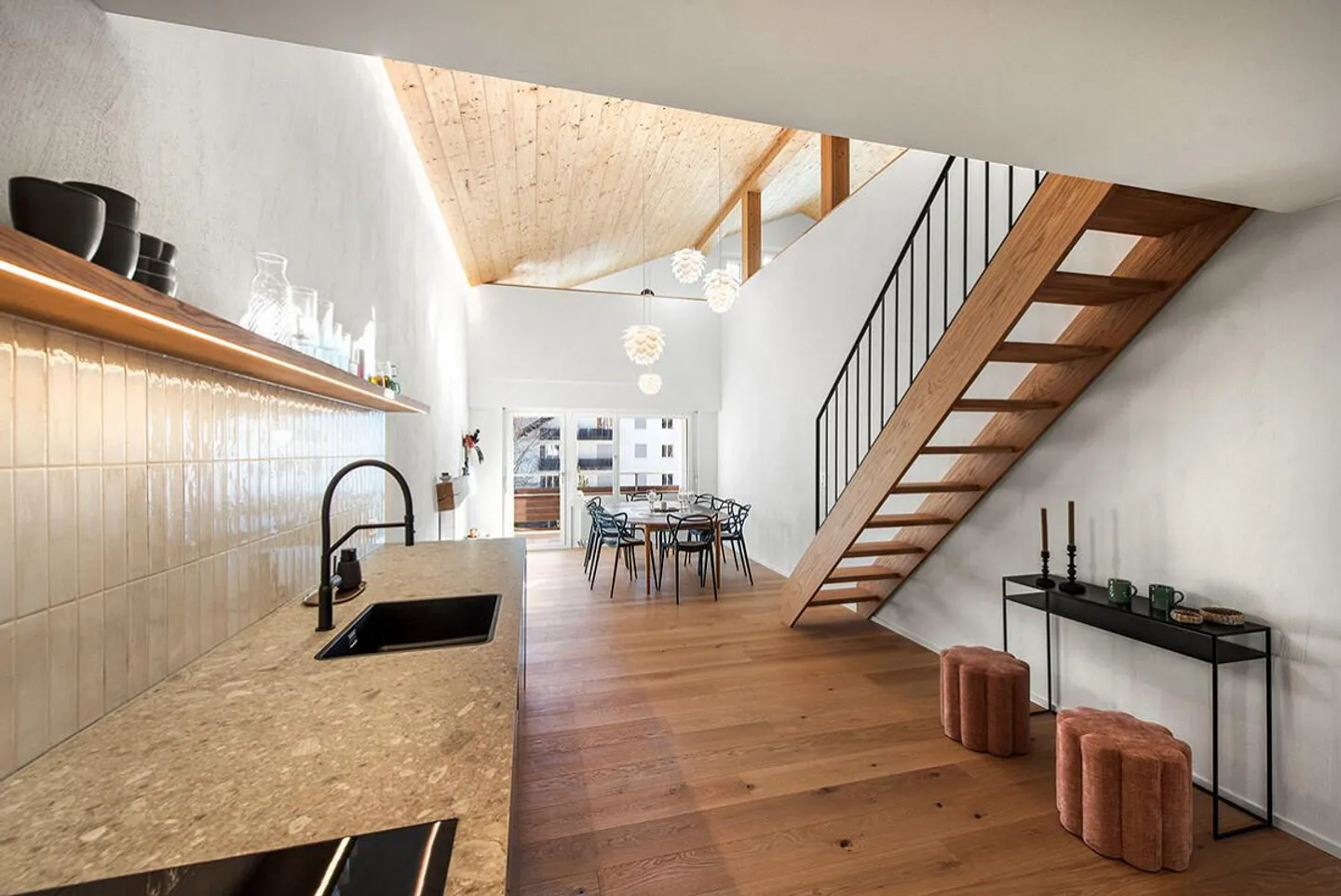 Laax-Murschetg: stylish penthouse with ski access and balcony - Photo 2 of 6