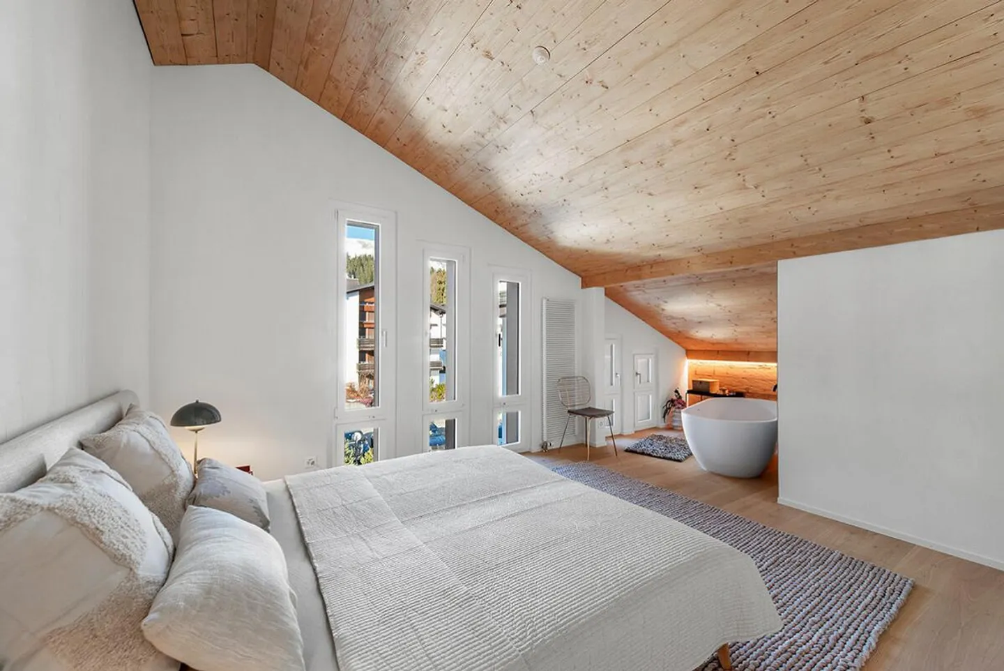 Laax-Murschetg: stylish penthouse with ski access and balcony - Photo 3 of 6