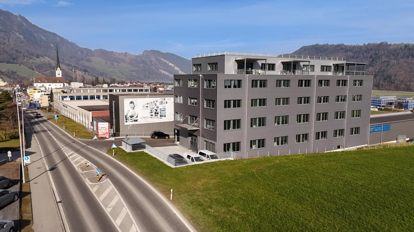 Il tuo posto per il successo: Spazi commerciali flessibili ad Alpnach - Foto 1 di 7