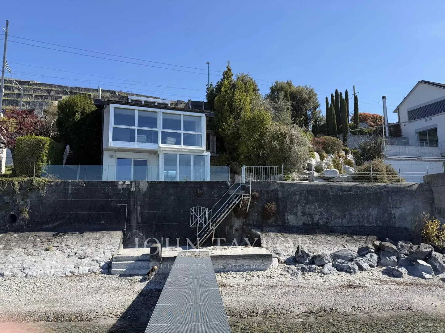 Charmantes Haus am See in Cully - Foto 1 von 11