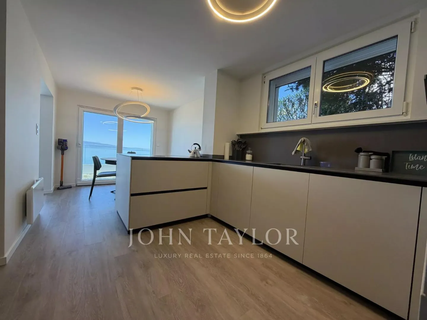 Charmantes Haus am See in Cully - Foto 6 von 11