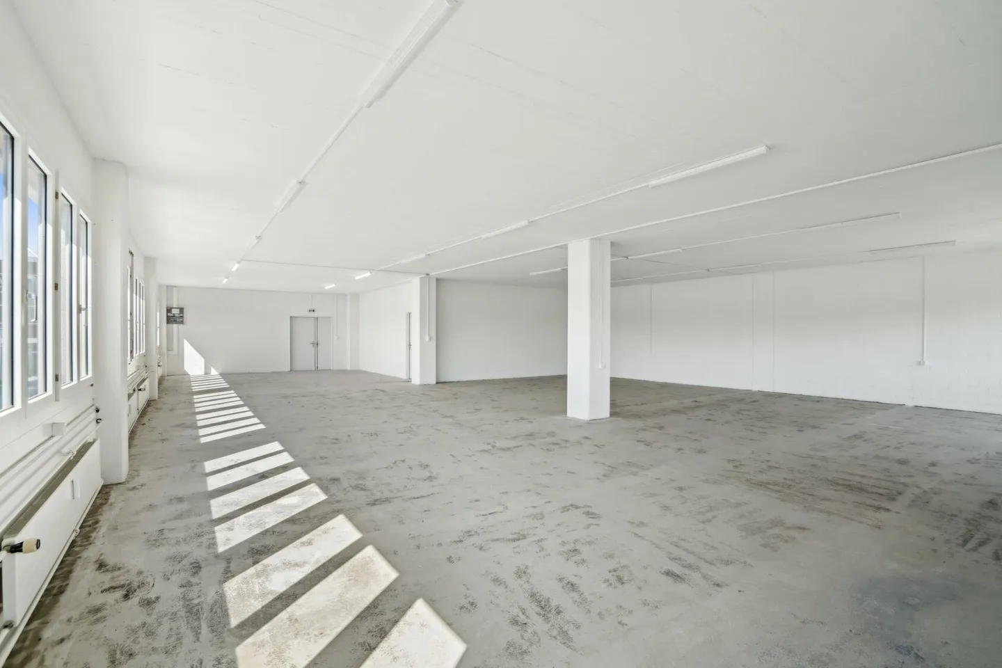 Edificio ad uso misto in affitto - Foto 1 di 10