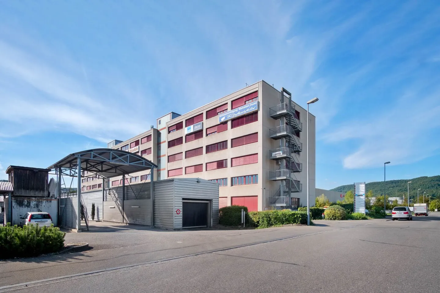 Edificio ad uso misto in affitto - Foto 2 di 10