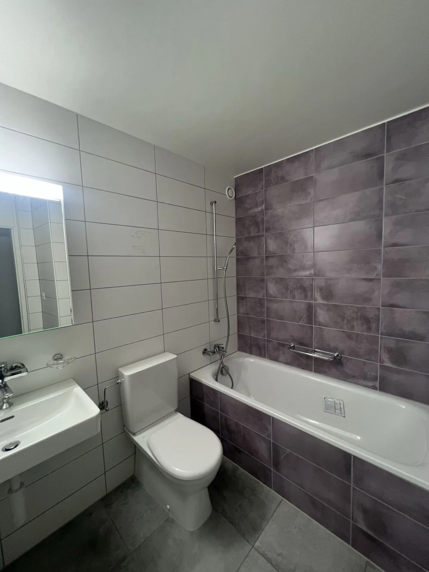 Hauterive, bel monolocale ristrutturato al 1° piano - Foto 6 di 6