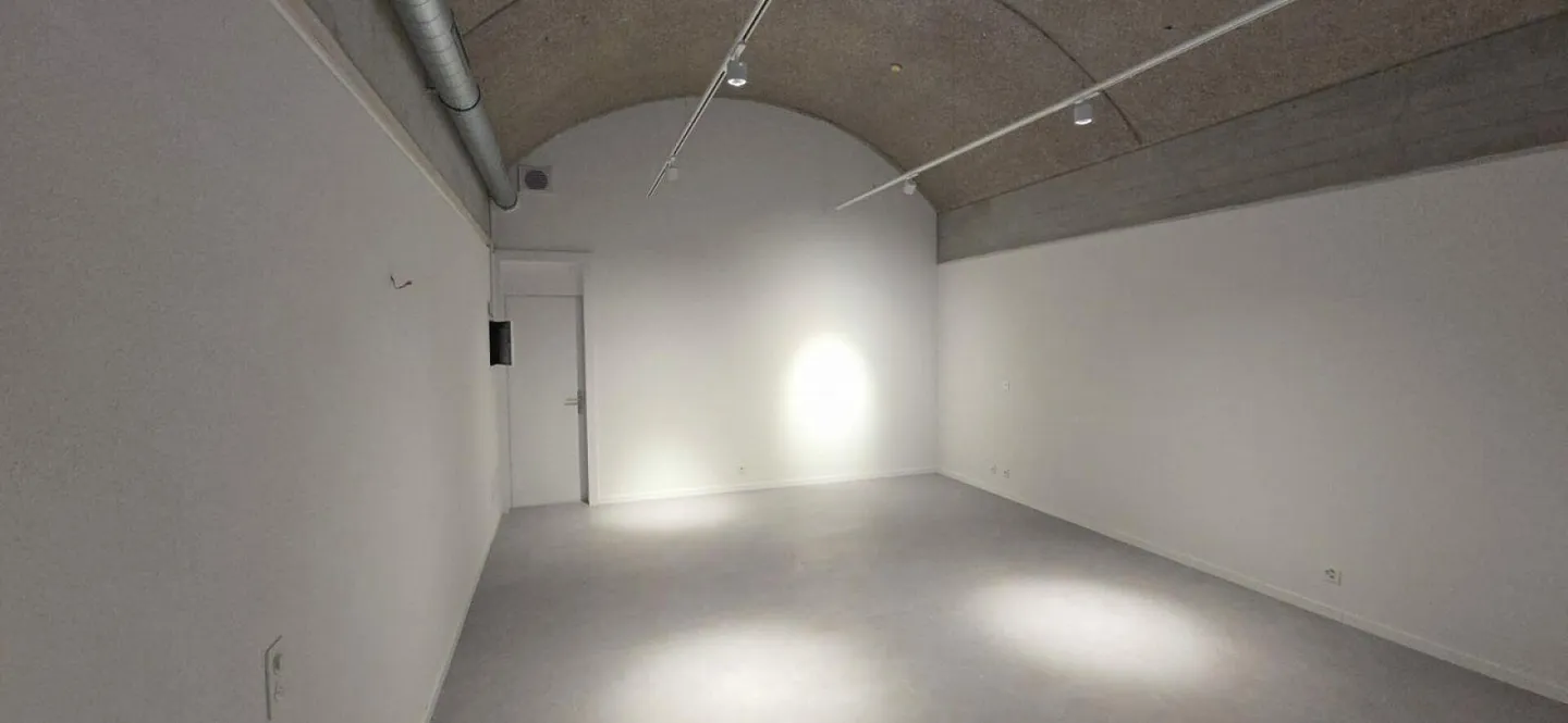 Renovated rental space directly at Münsingen train station - no gastronomy - Photo 2 of 9