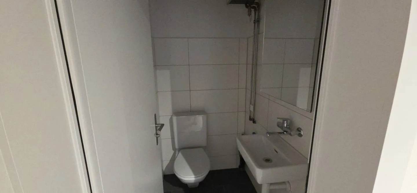 Renovated rental space directly at Münsingen train station - no gastronomy - Photo 3 of 9