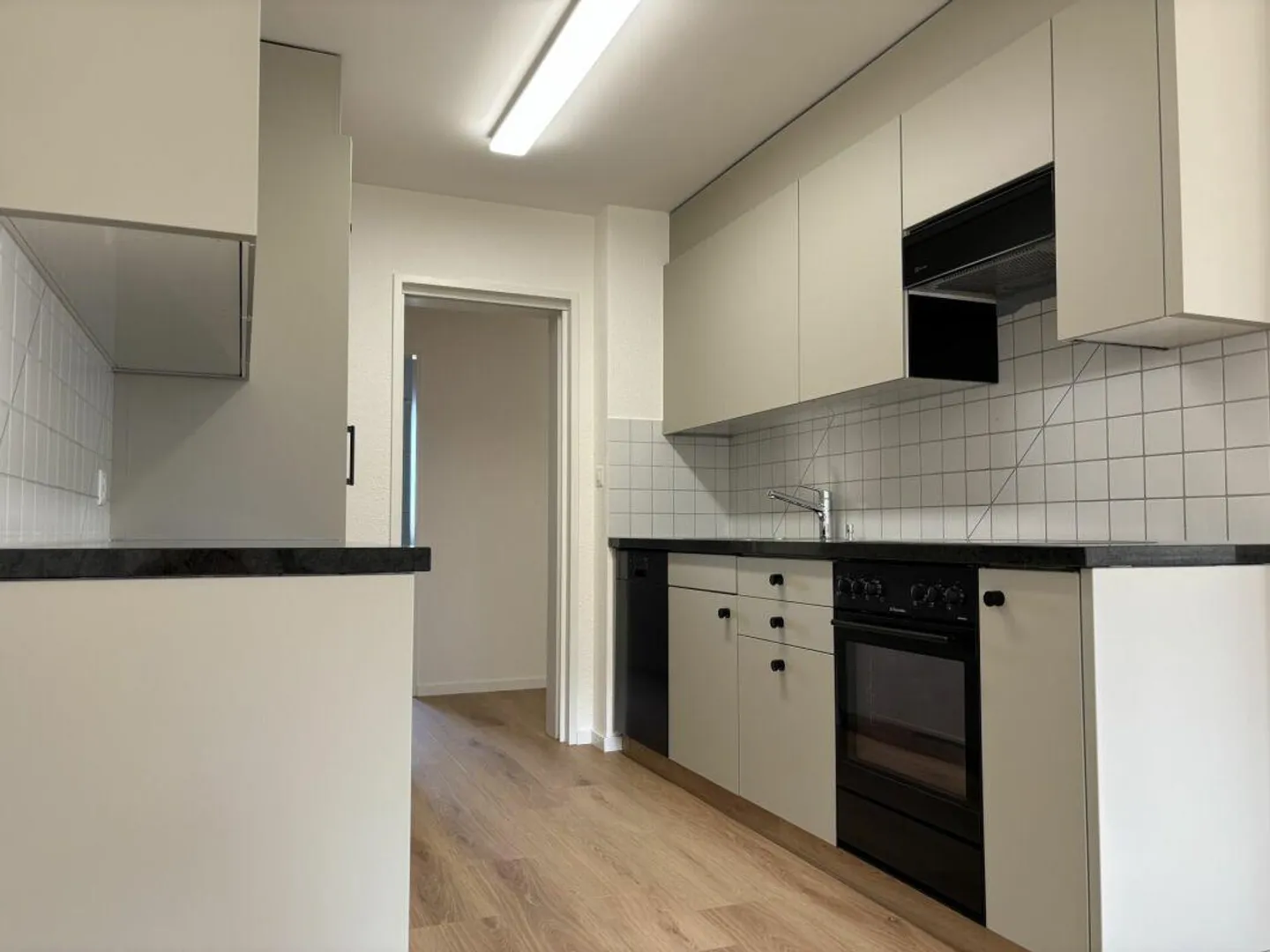 Renovated spacious family-friendly apartment. - Photo 3 of 12