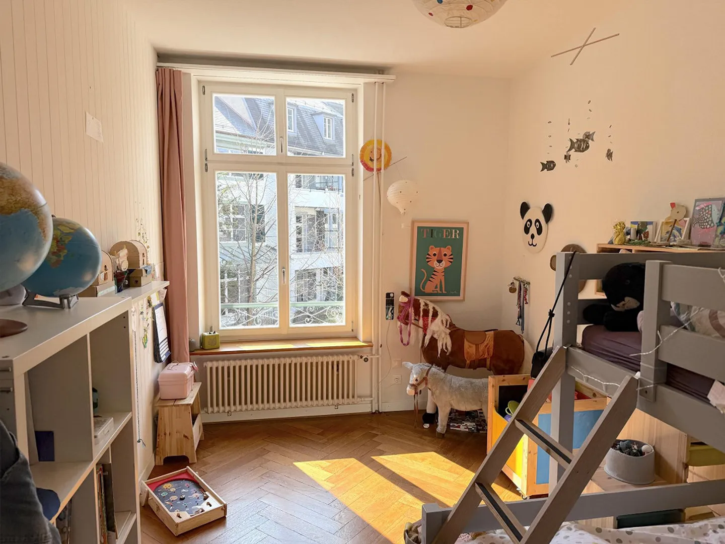 Charmante maison de ville de 8 pièces avec jardin urbain dans un emplacement prisé au cœur du quartier Wettstein - Photo 7 sur 14