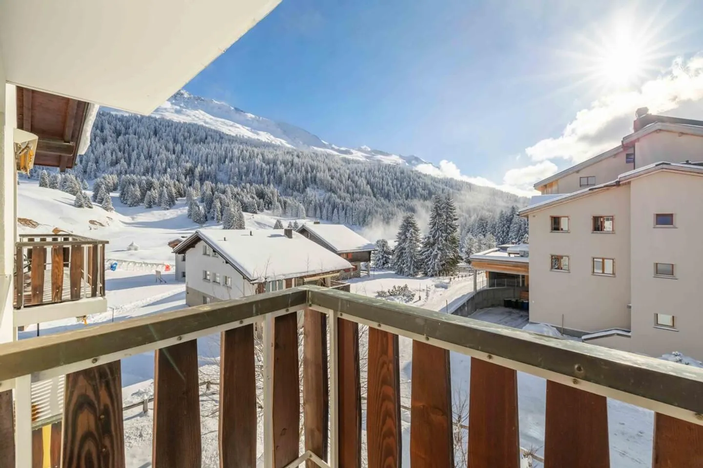 Appartamento per vacanze di 4,5 stanze convenientemente situato a Valbella con balcone sud - Foto 1 di 5